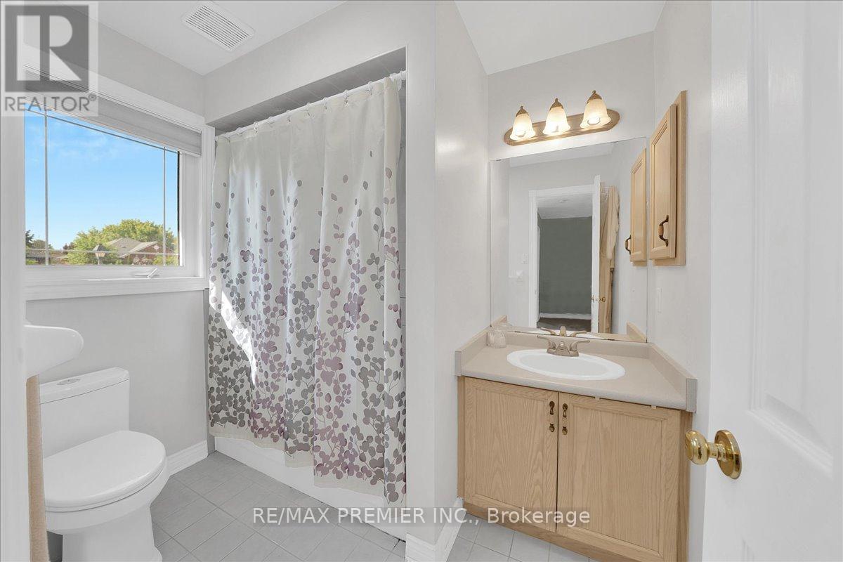 17 BERRYDOWN DRIVE - 24