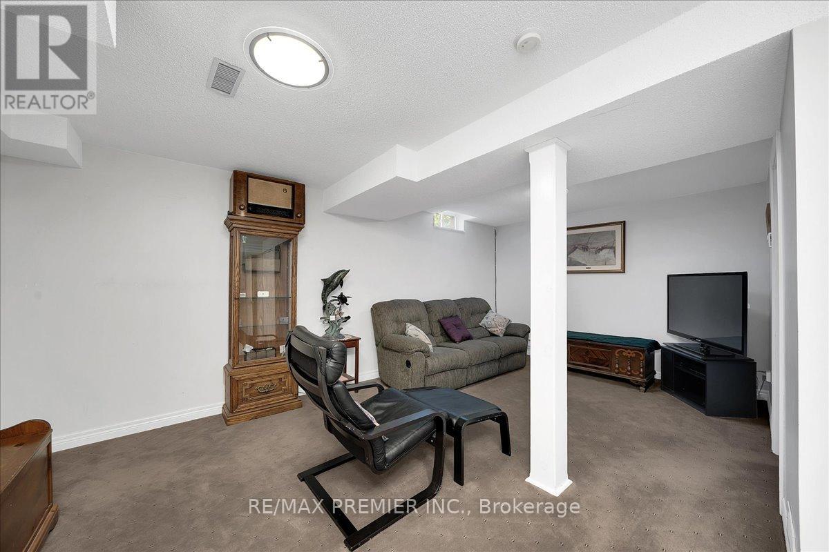 17 BERRYDOWN DRIVE - 29