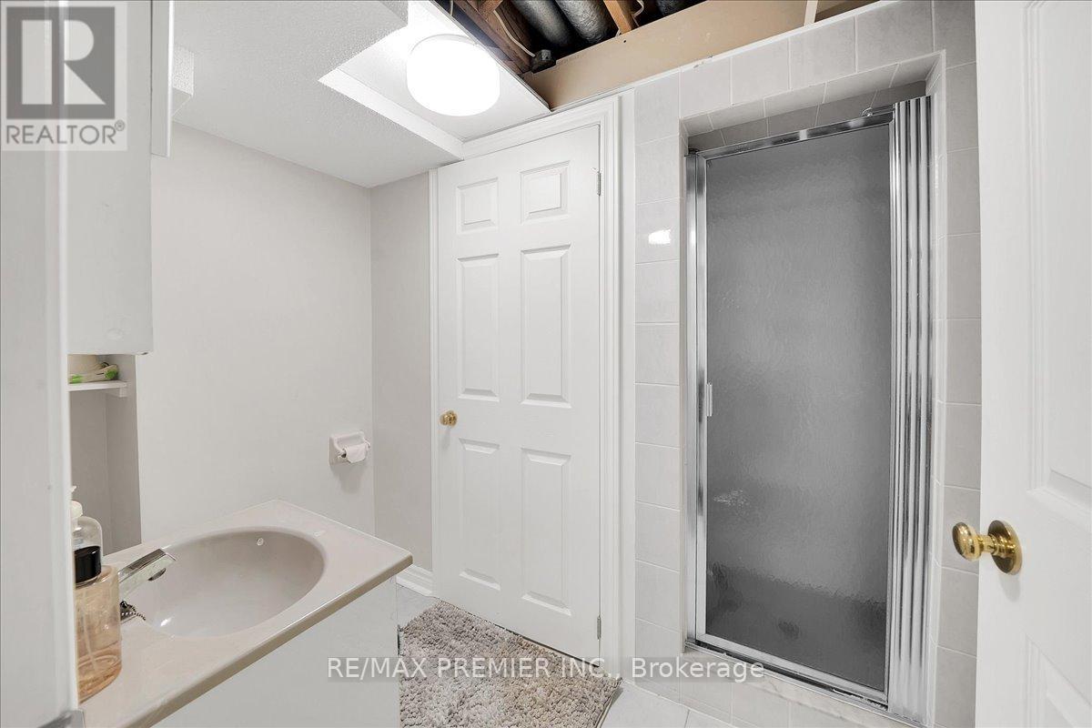17 BERRYDOWN DRIVE - 32
