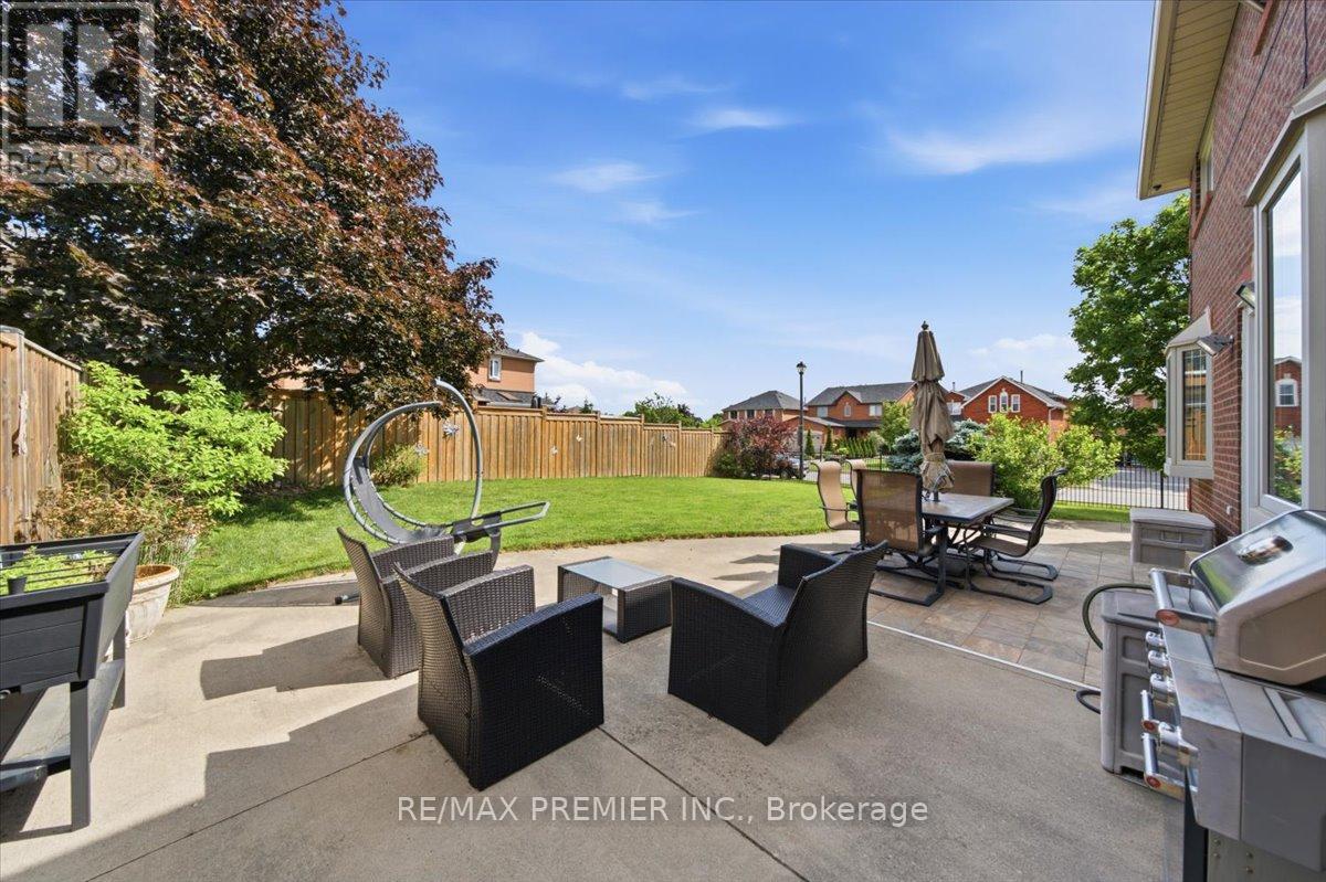 17 BERRYDOWN DRIVE - 35