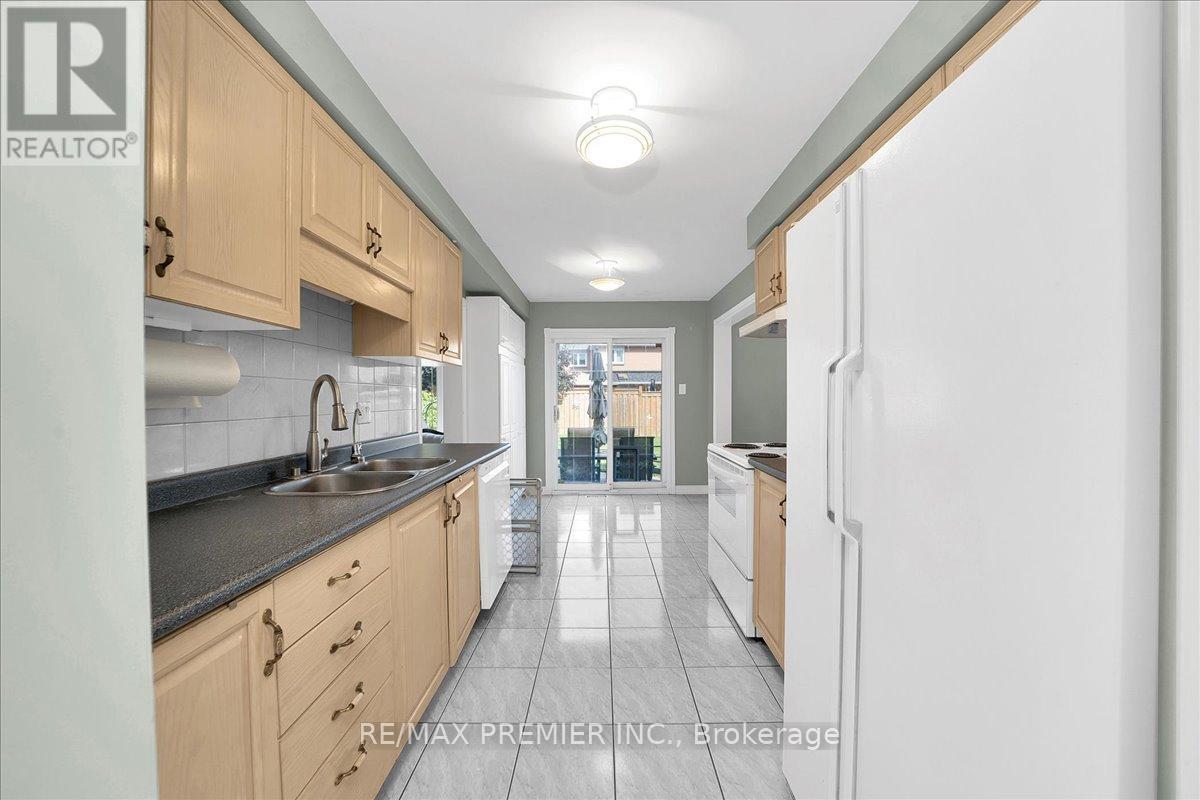 17 BERRYDOWN DRIVE - 6