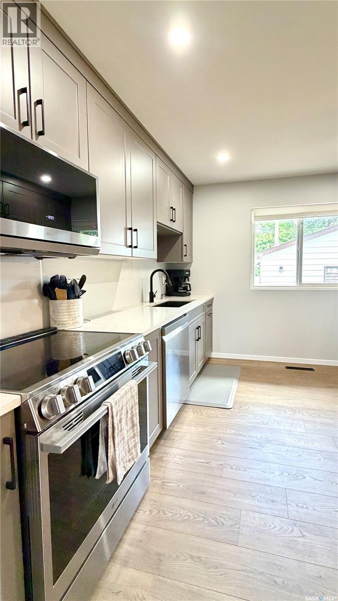 10 Stewart AVENUE — photo 14