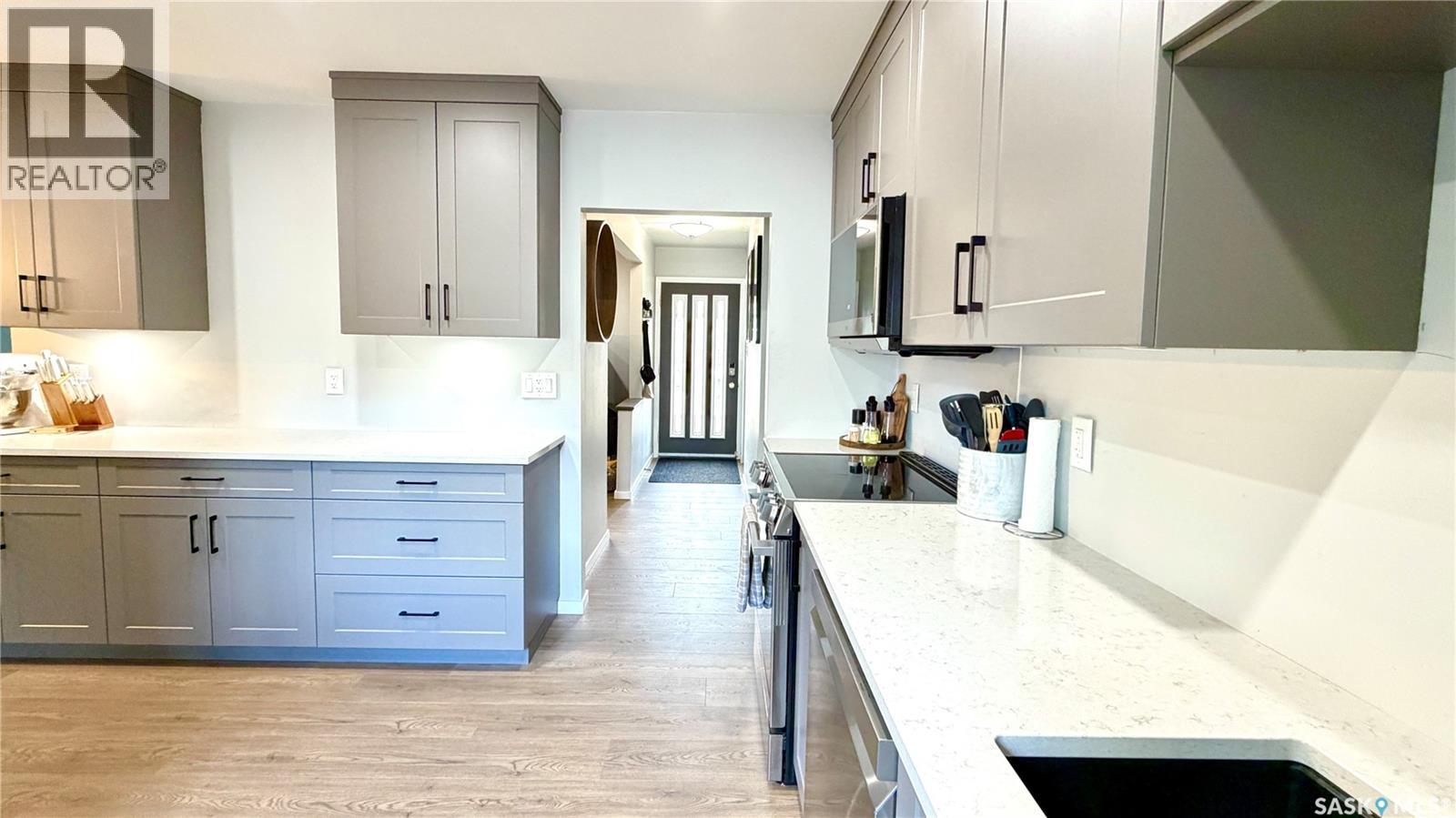 10 Stewart AVENUE — photo 15