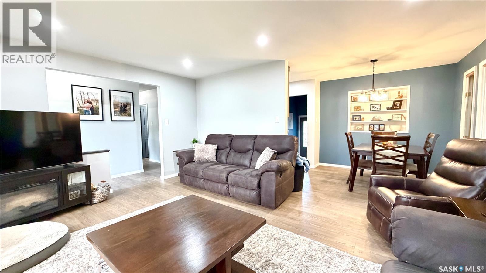 10 Stewart AVENUE — photo 9