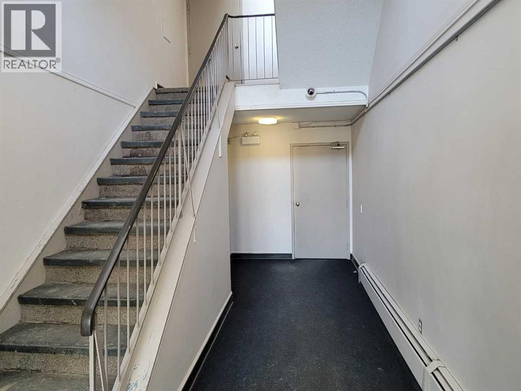 #105A 5611 10 Avenue - 30
