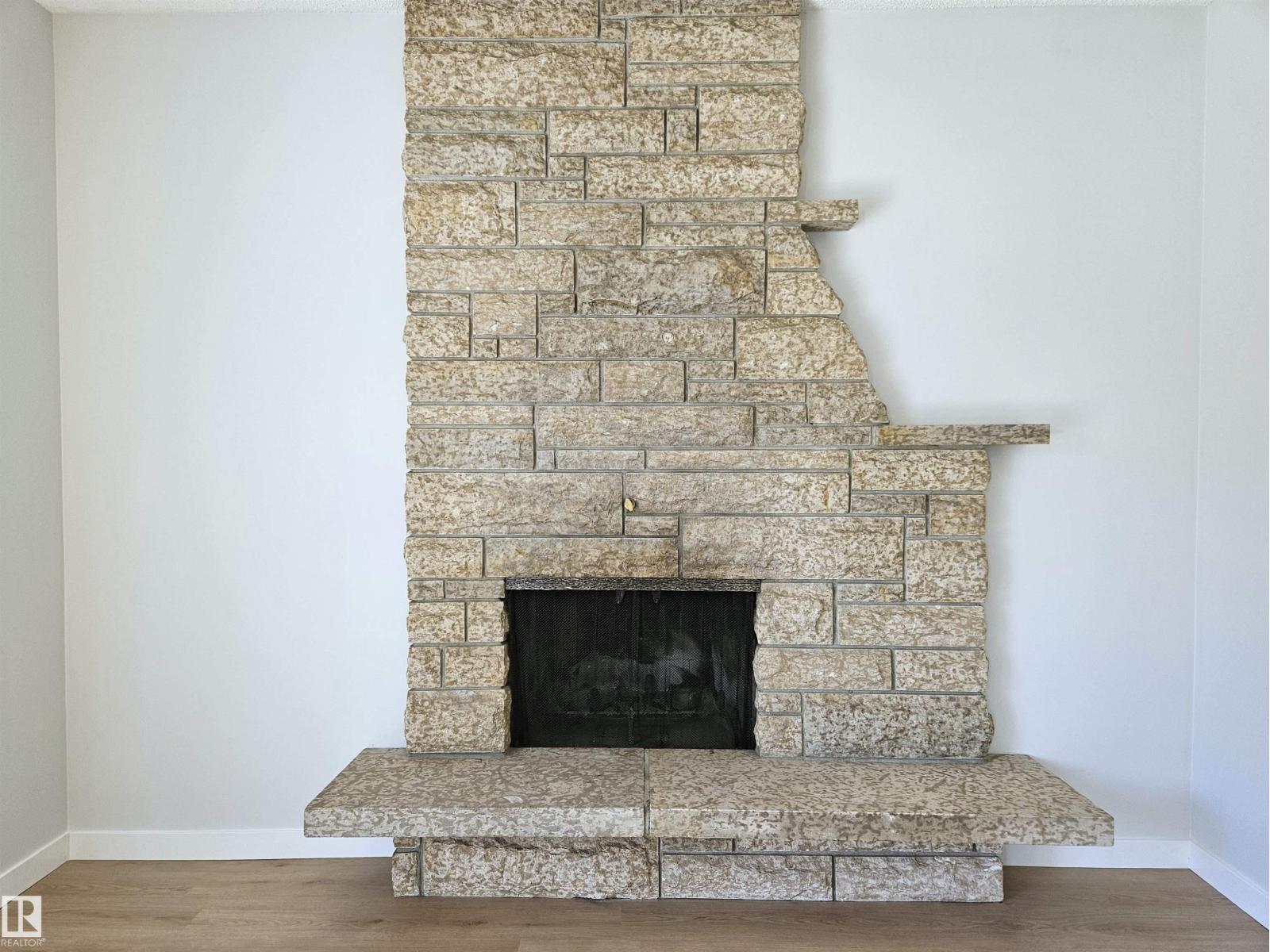 8011 182A ST NW - 12