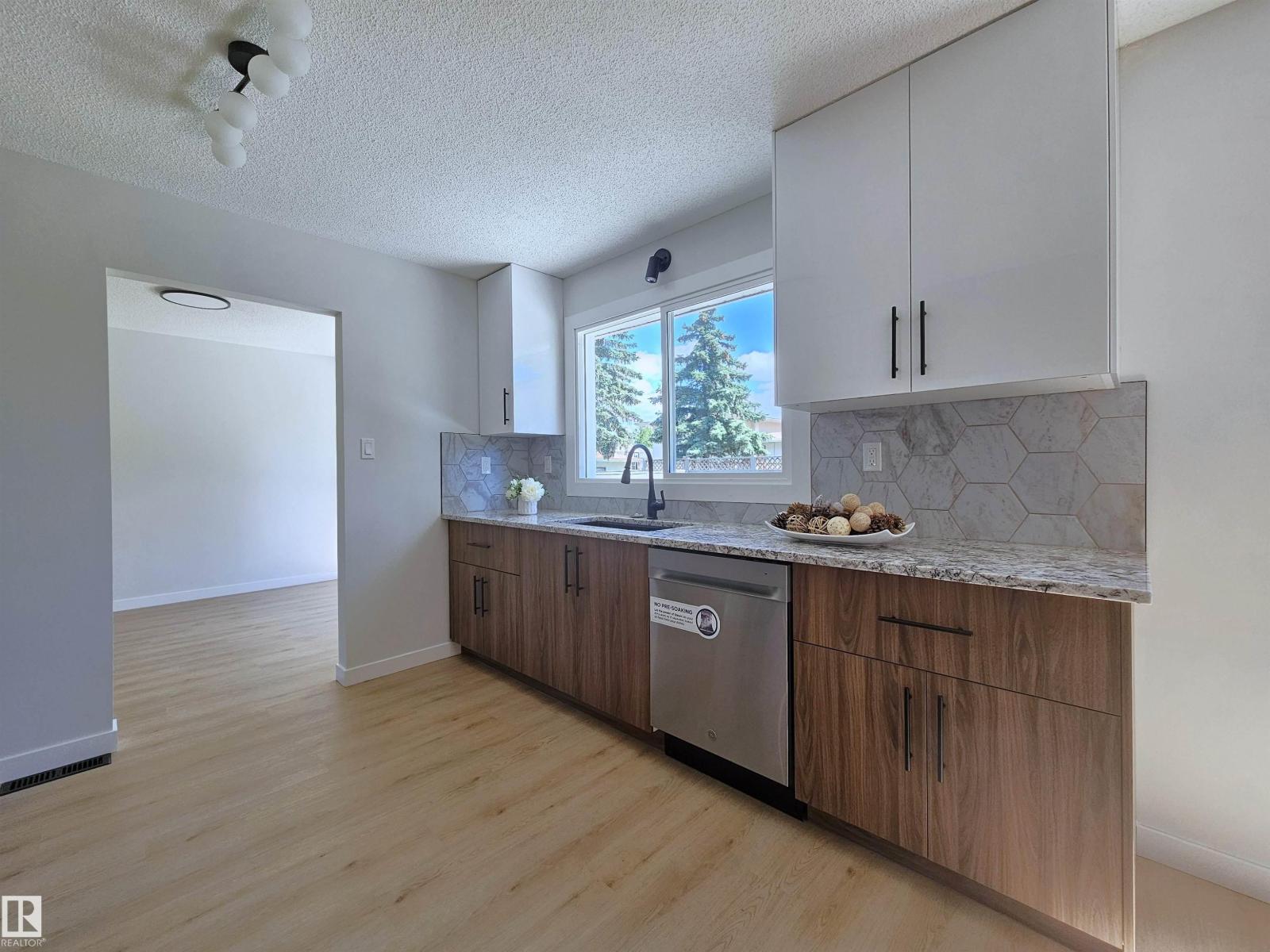 8011 182A ST NW - 8