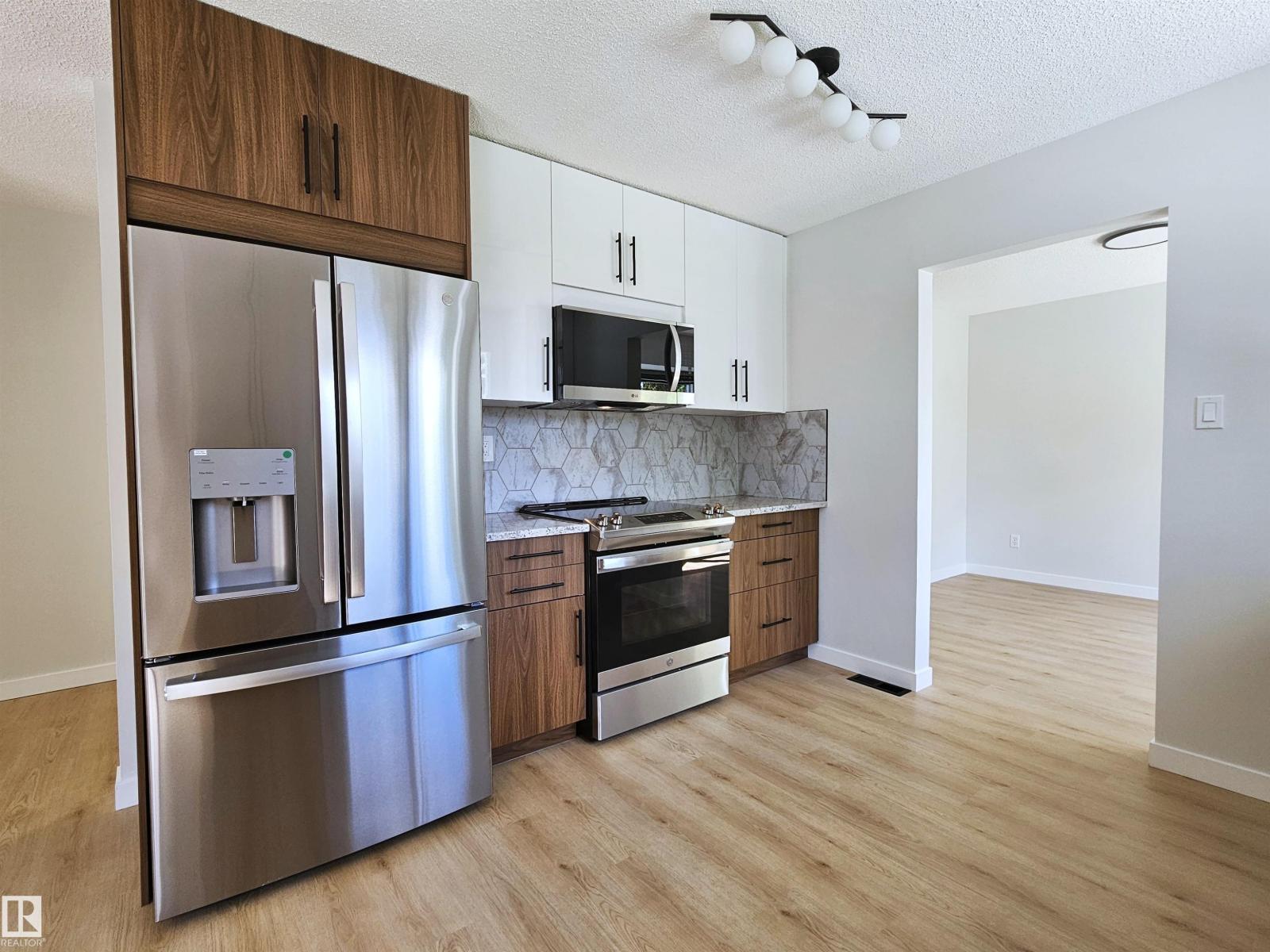 8011 182A ST NW - 6