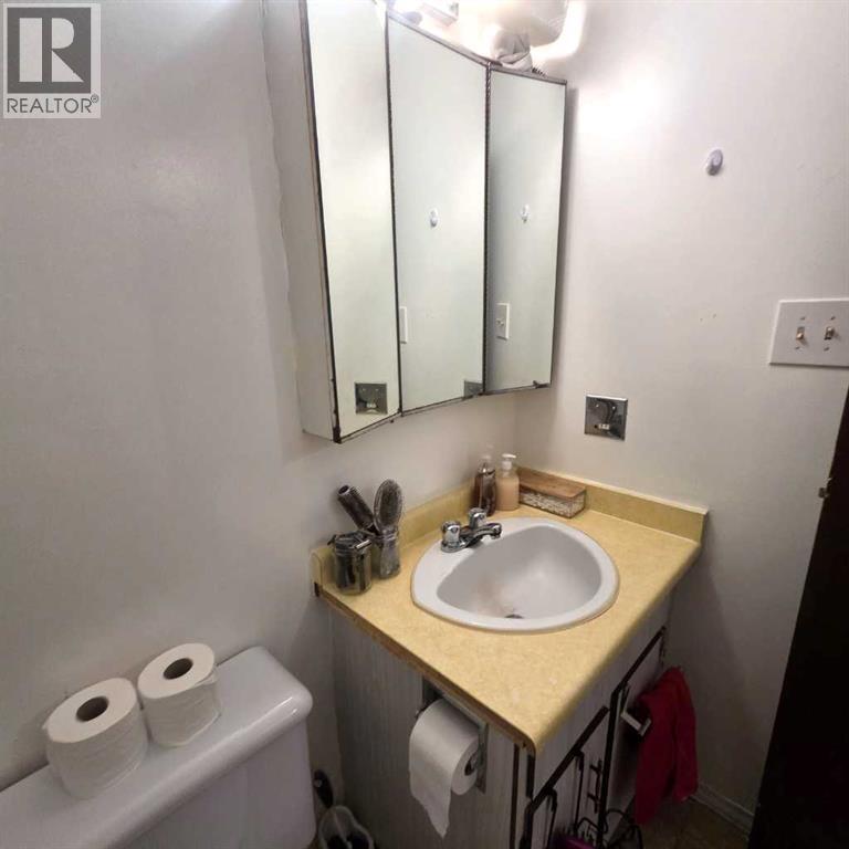 #304B 5611 9 Avenue - 22