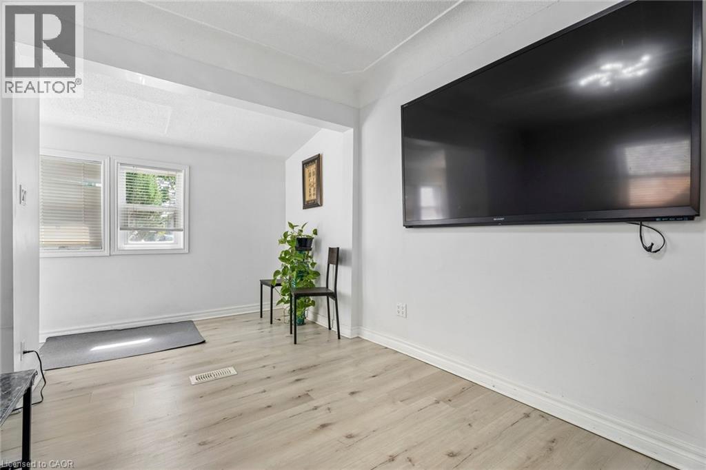 43 WHITFIELD Avenue - 18