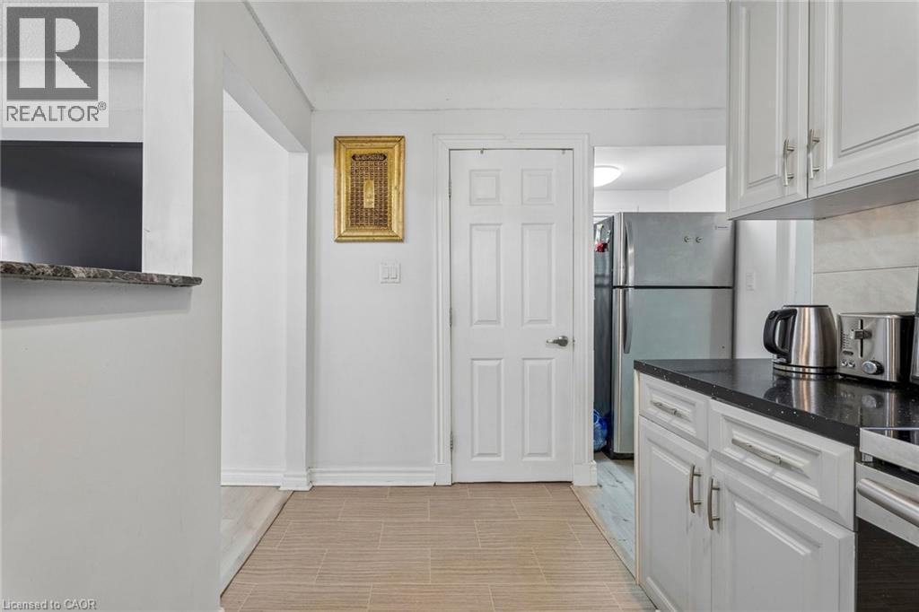 43 WHITFIELD Avenue - 26