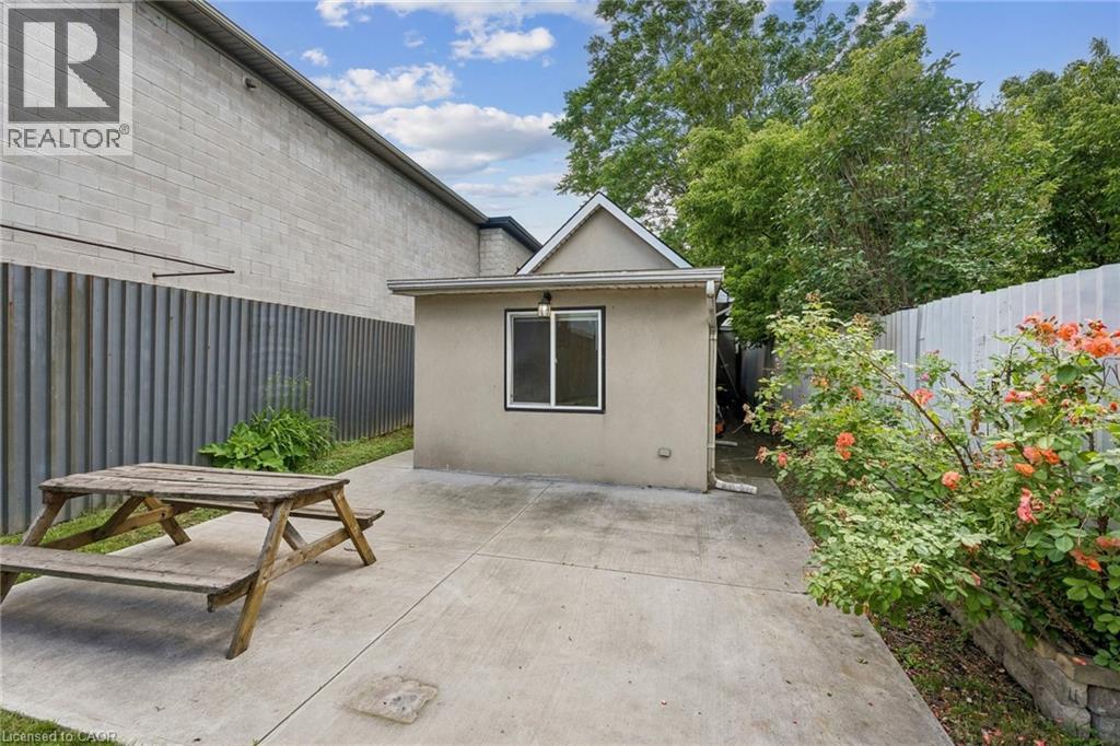 43 WHITFIELD Avenue - 44