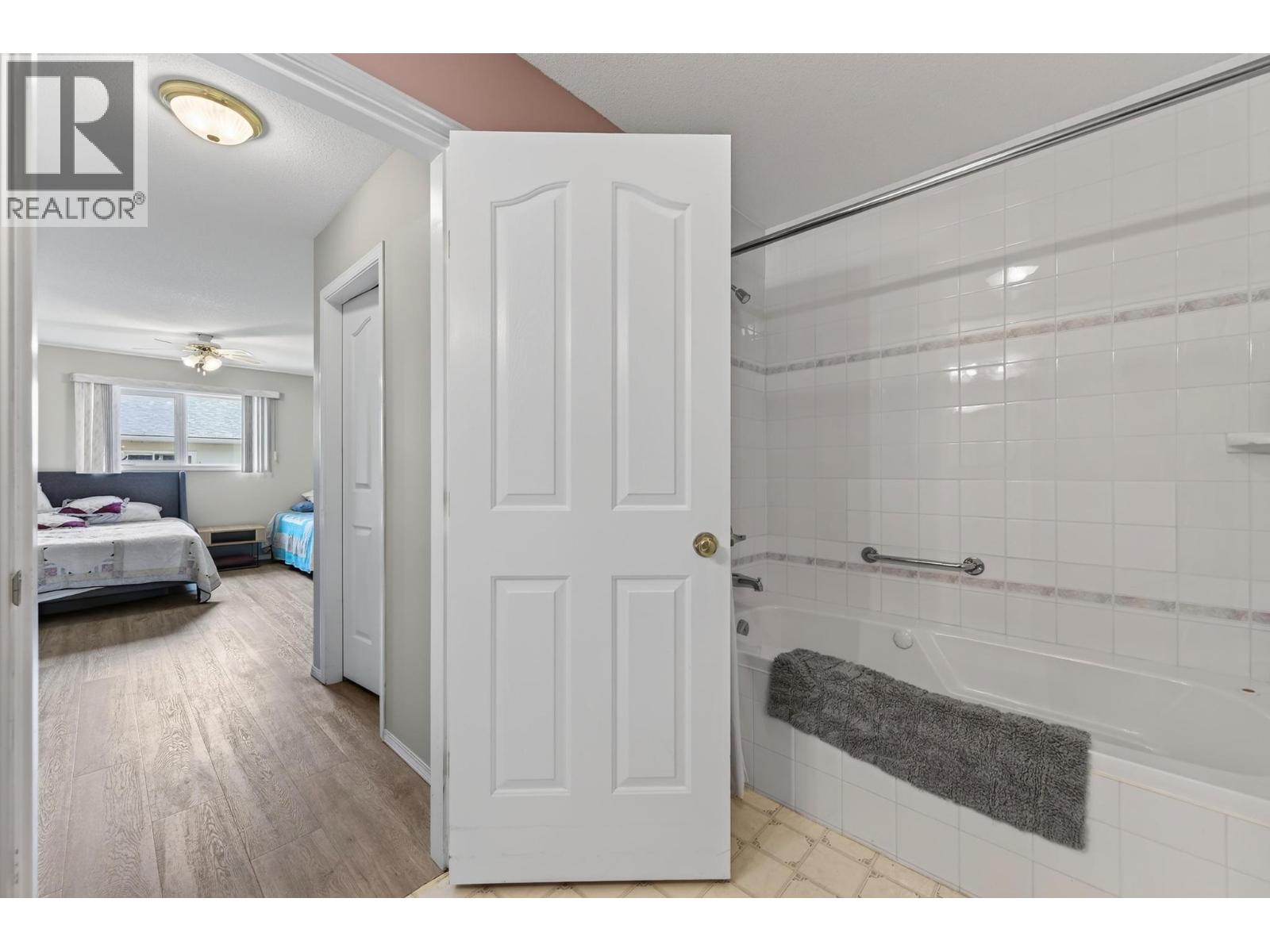 #12 411 5th Avenue S - 33