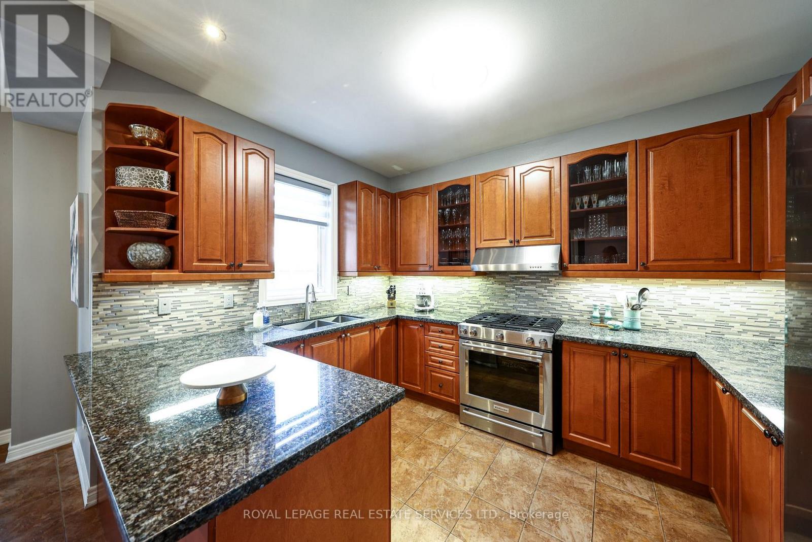 140 HUMBER FOREST COURT - 16