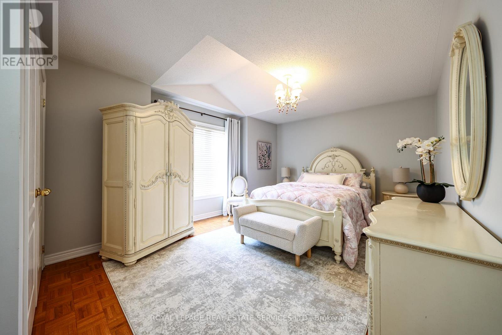 140 HUMBER FOREST COURT - 32
