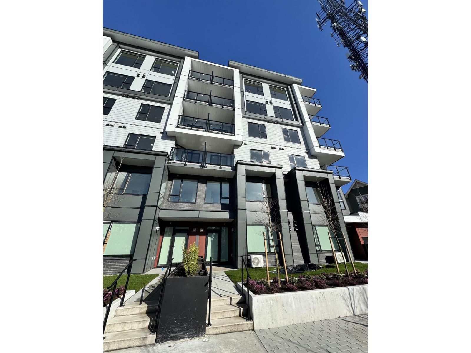 2 Bed, 1 Bath Apartment for Sale in Surrey – 305 15739 FRASER HIGHWAY, Surrey – MLS# R3138683 - Image 11
