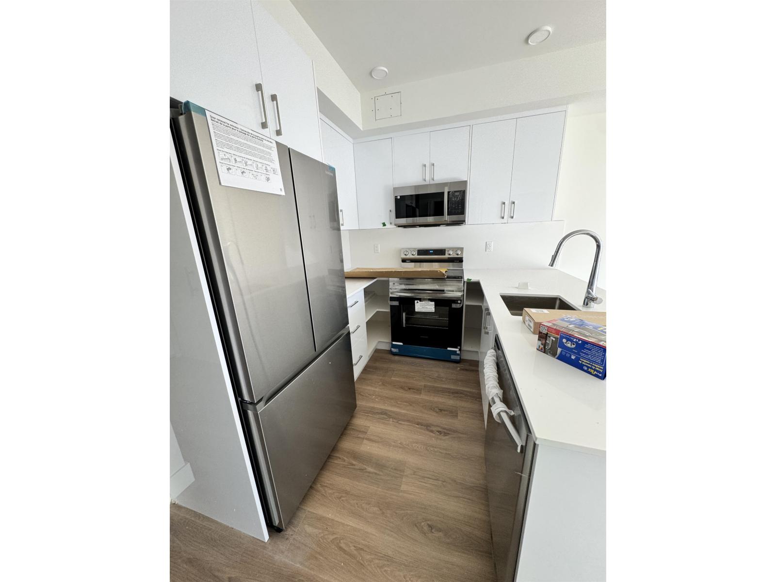305 15739 FRASER HIGHWAY