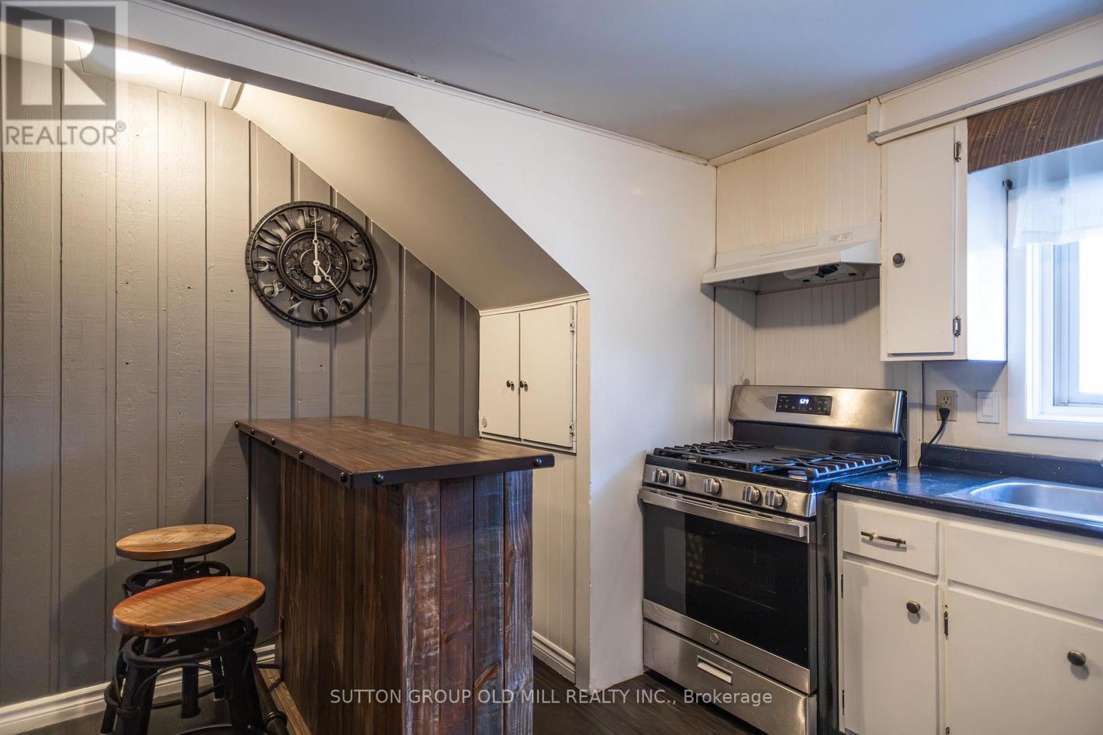 124 BRUCE STREET S - 4