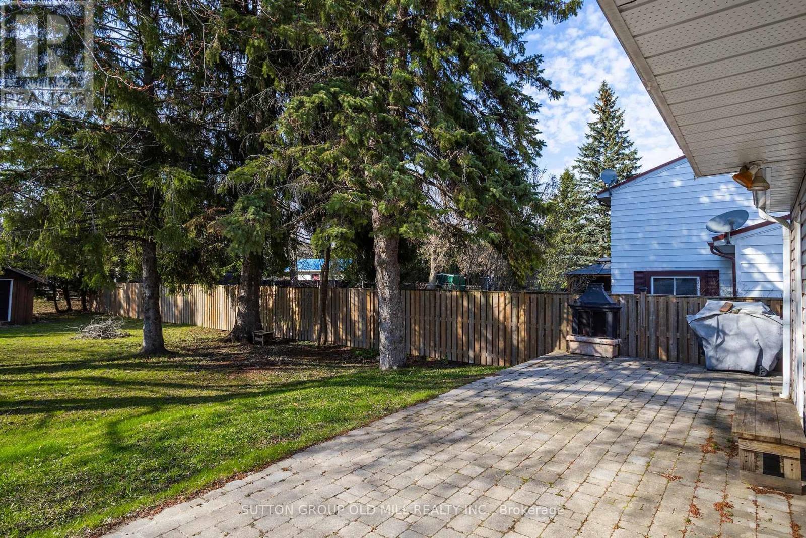 124 BRUCE STREET S - 7