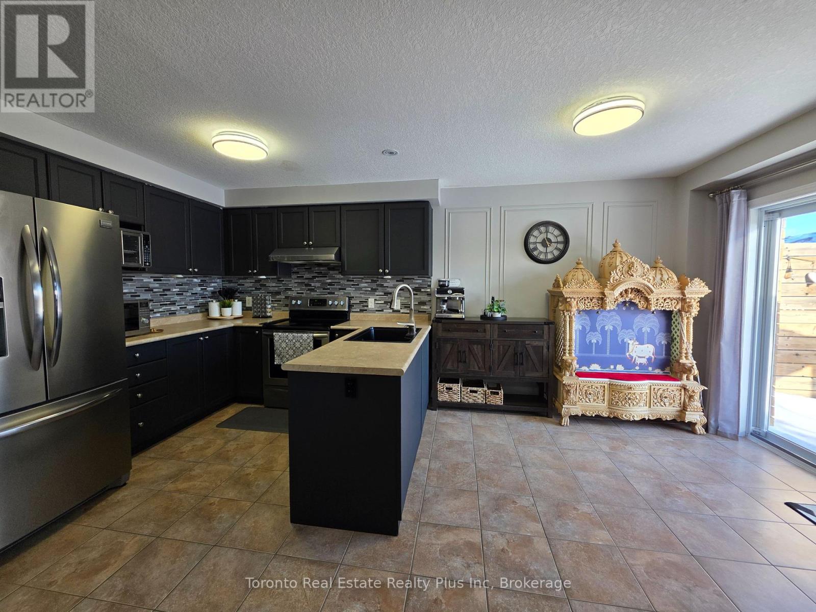 16 TALON DRIVE - 15