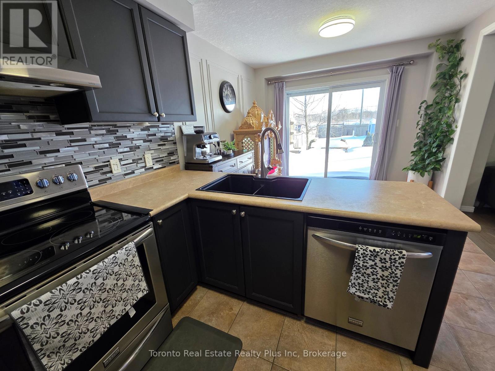 16 TALON DRIVE - 20