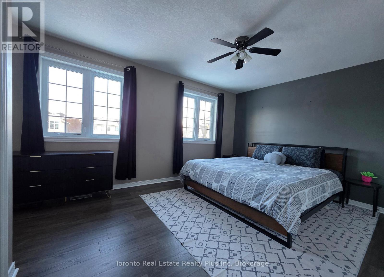16 TALON DRIVE - 32