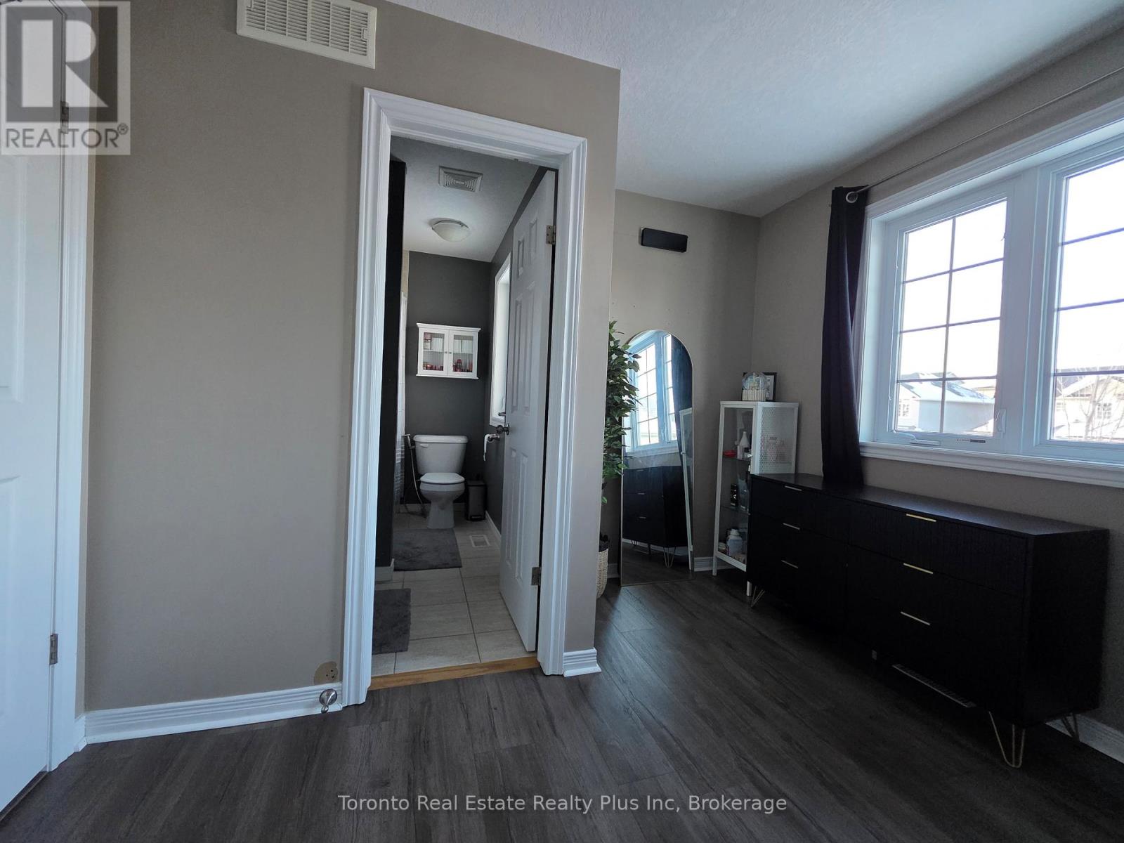 16 TALON DRIVE - 33