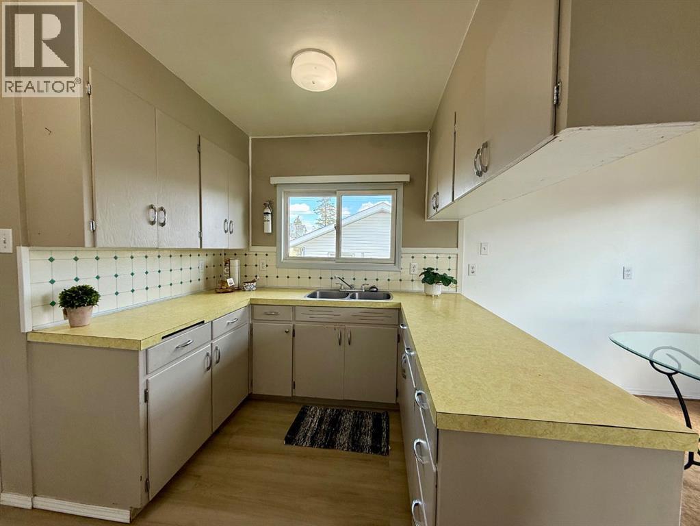 4643 52 Street - 6
