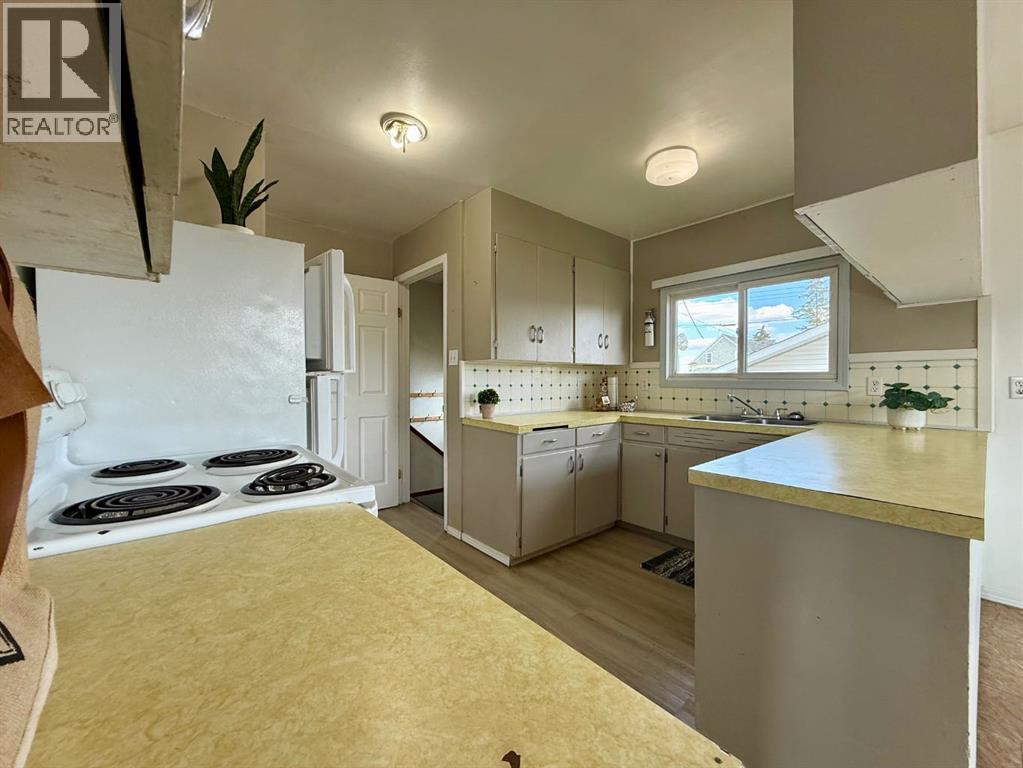 4643 52 Street - 9