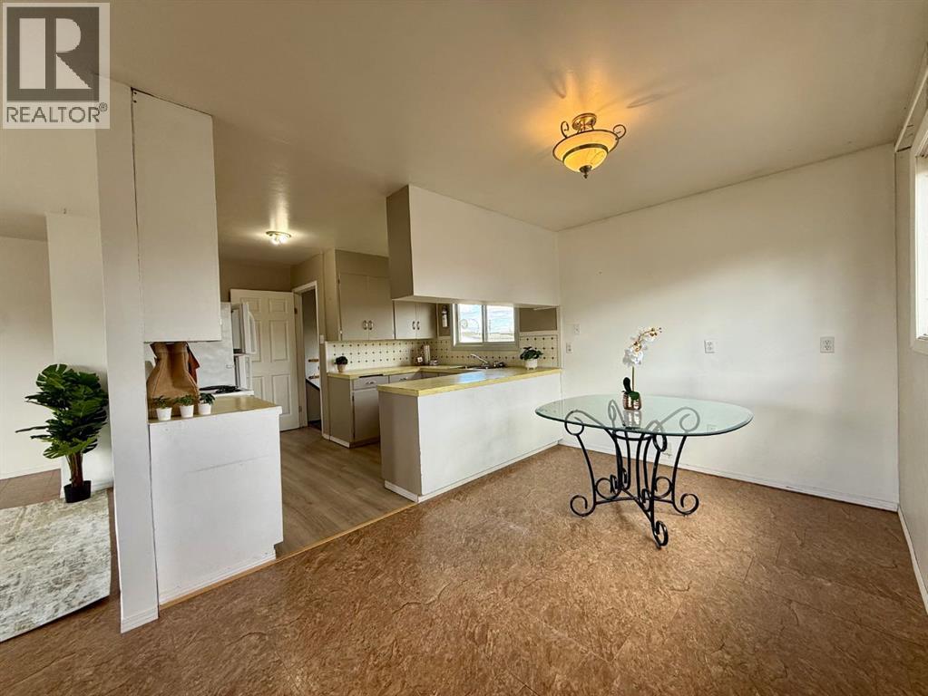 4643 52 Street - 11