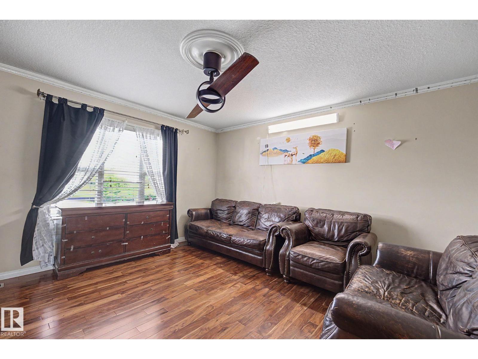 15619 45 ST NW - 17