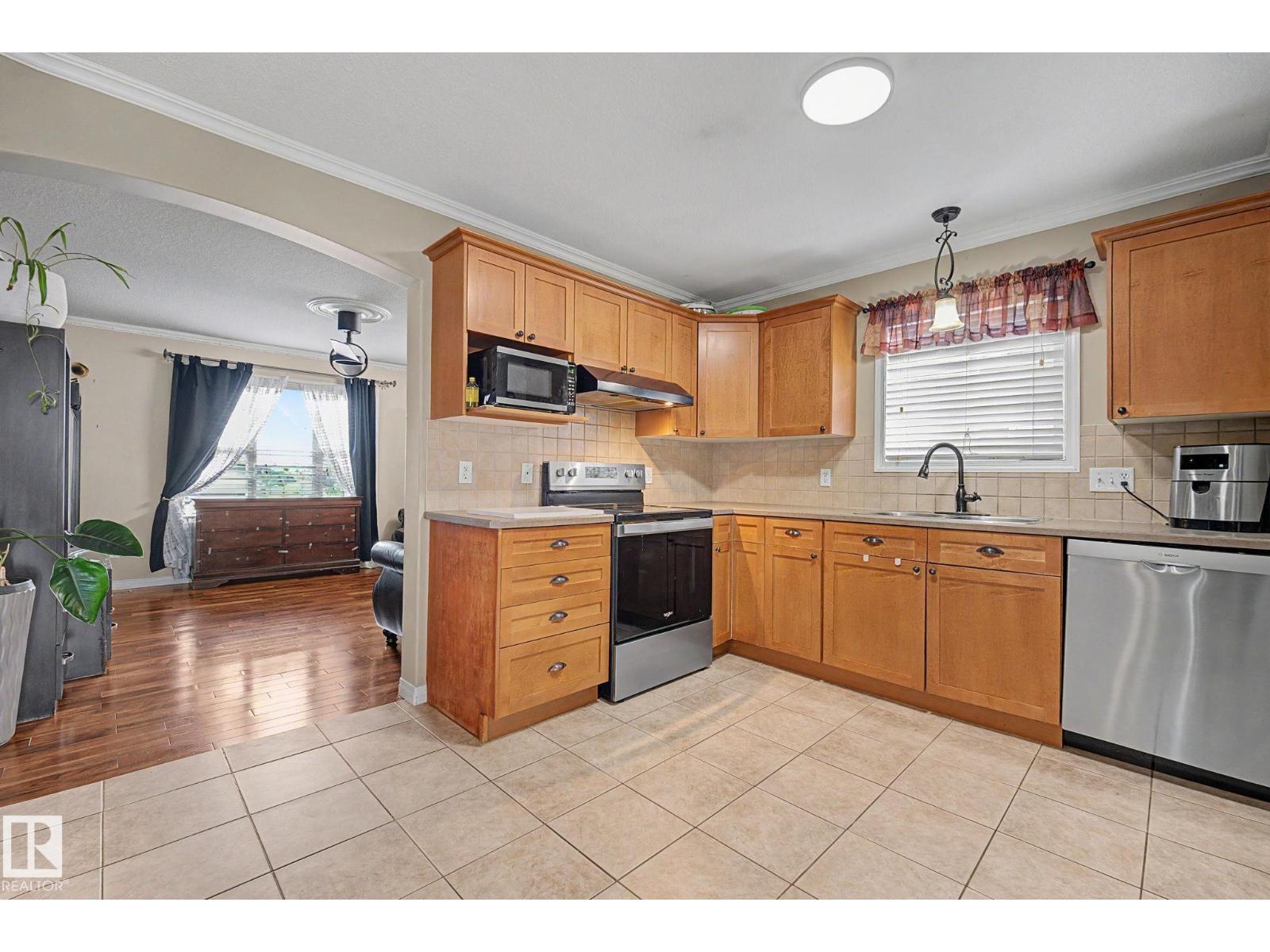 15619 45 ST NW - 9