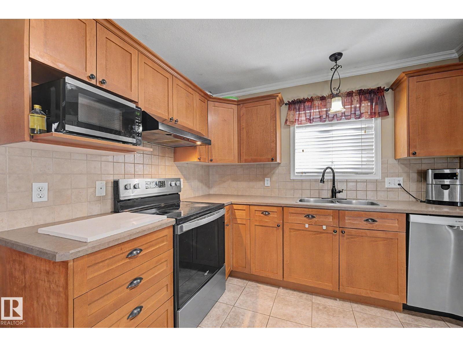 15619 45 ST NW - 11