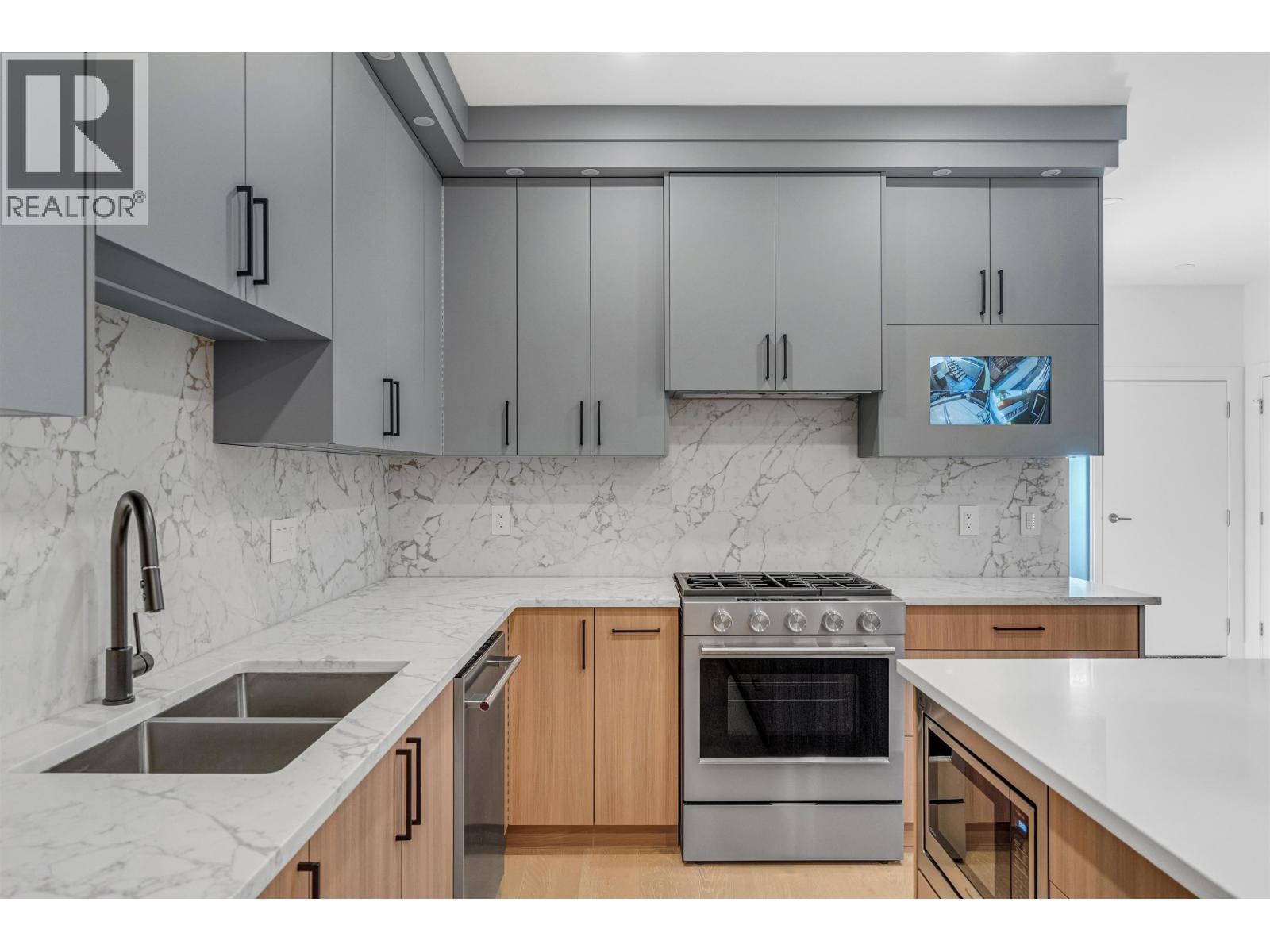 4 Bed, 4 Bath House for Sale in Burnaby – 4 6176 ELGIN AVENUE, Burnaby – MLS# R3139119 - Image 3
