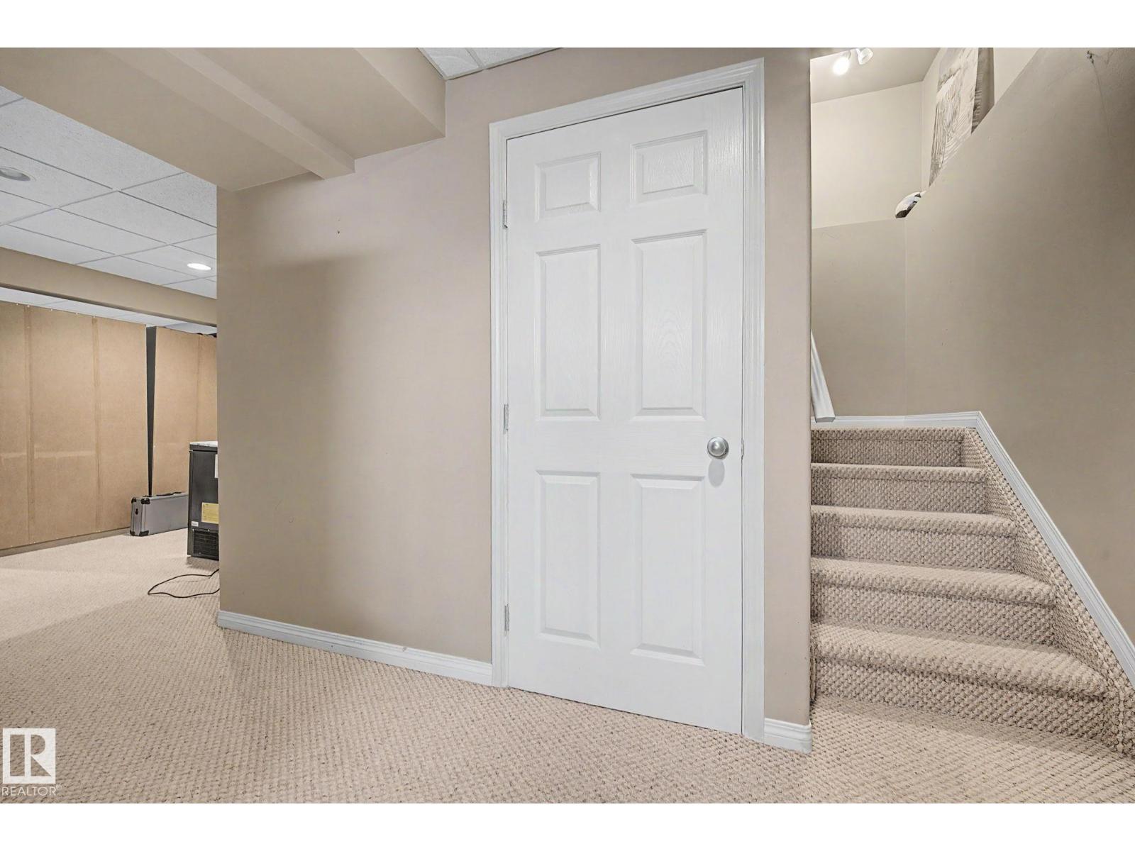 15619 45 ST NW - 34