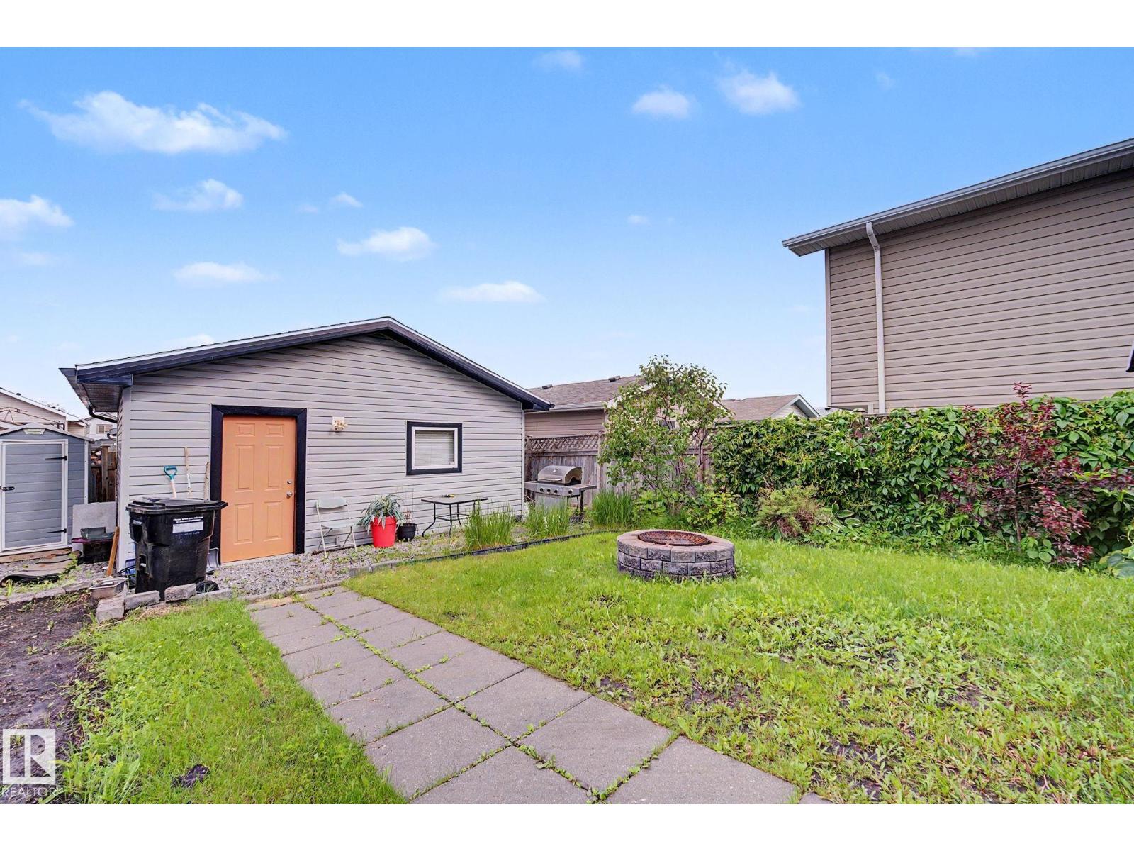 15619 45 ST NW - 44