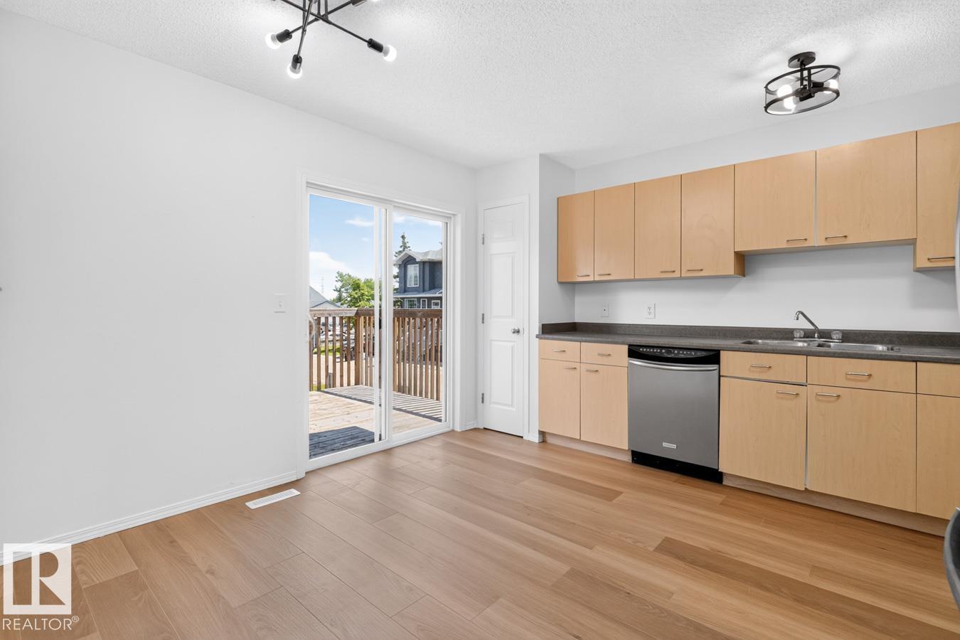 #18 15128 22 ST NW - 11