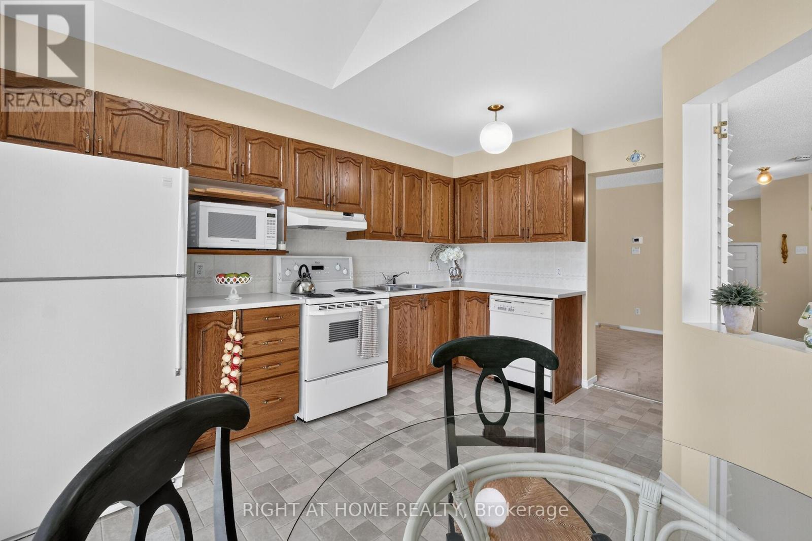 3 Bed, 3 Bath House for Sale in Ottawa – 6165 ARBOURWOOD DRIVE, Ottawa – MLS# X13486260 - Image 10
