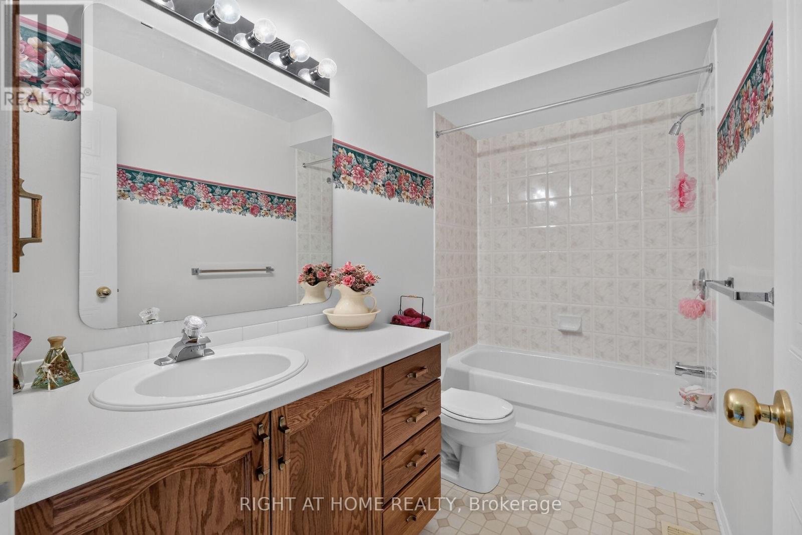 3 Bed, 3 Bath House for Sale in Ottawa – 6165 ARBOURWOOD DRIVE, Ottawa – MLS# X13486260 - Image 18