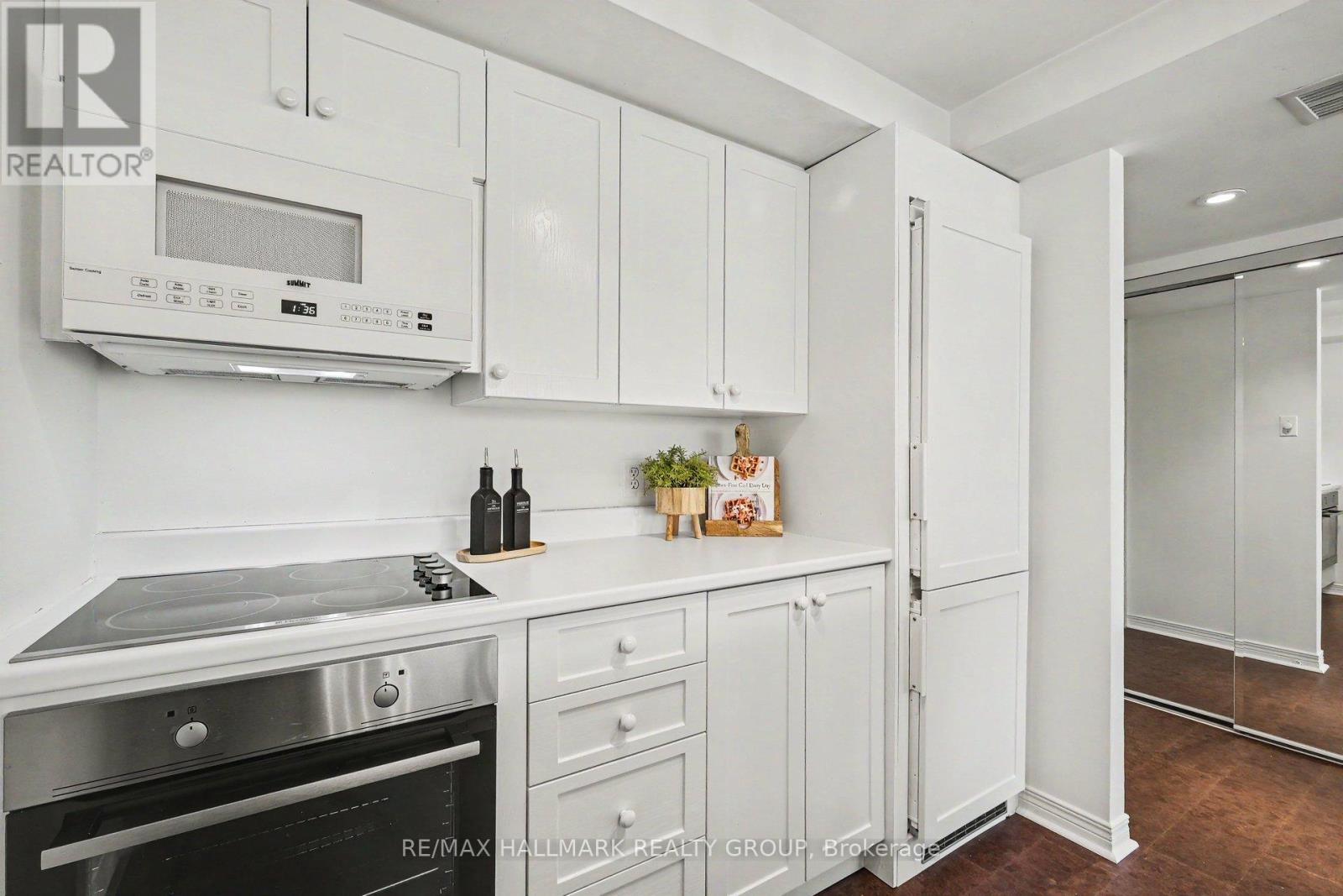 #103 30 CHARLEVOIX STREET - 13