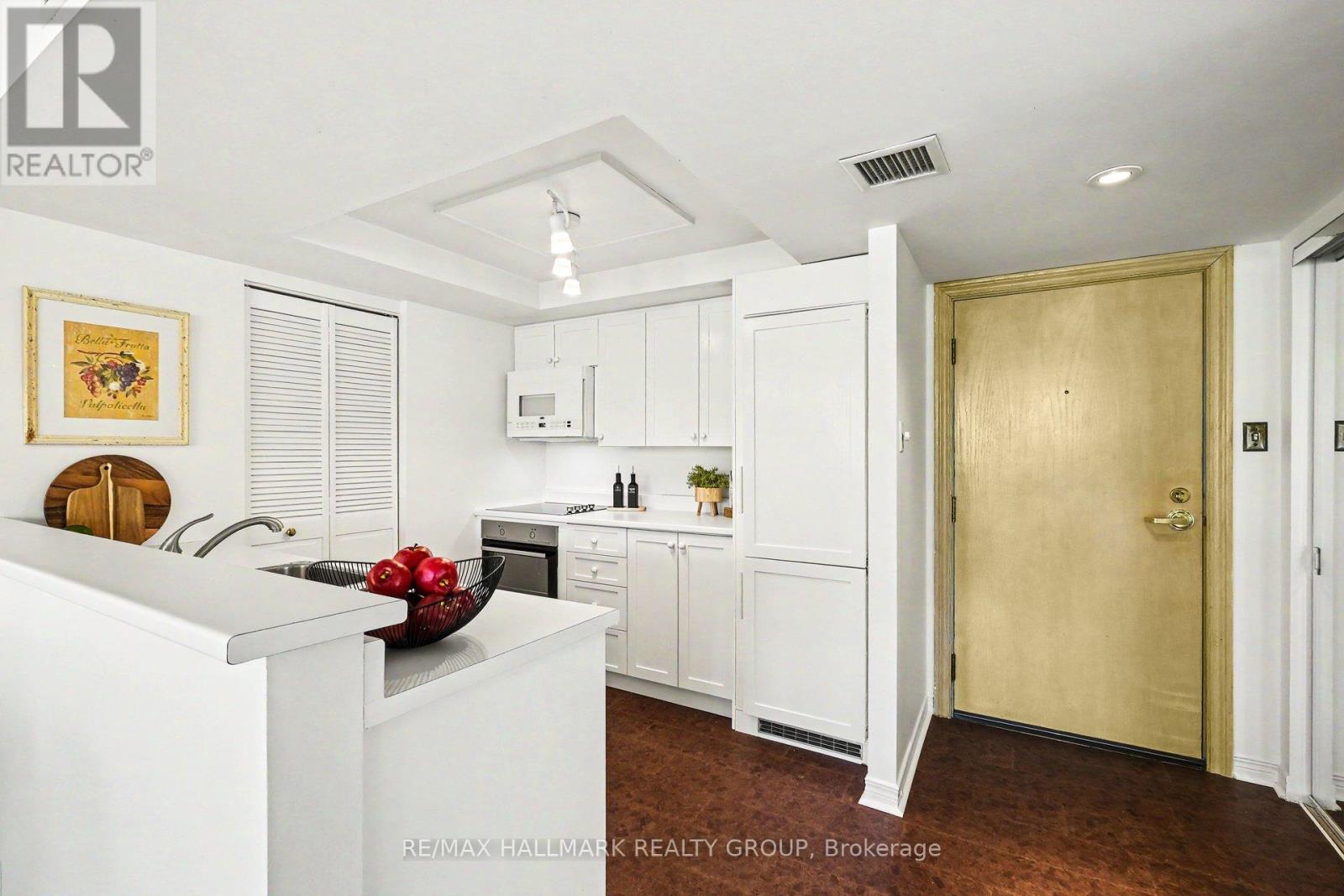 #103 30 CHARLEVOIX STREET - 14