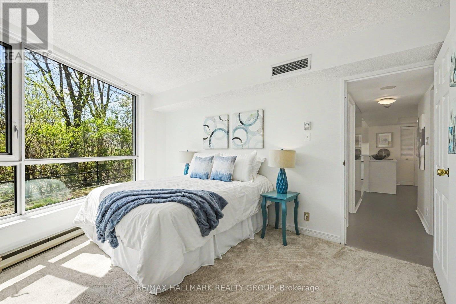 #103 30 CHARLEVOIX STREET - 17