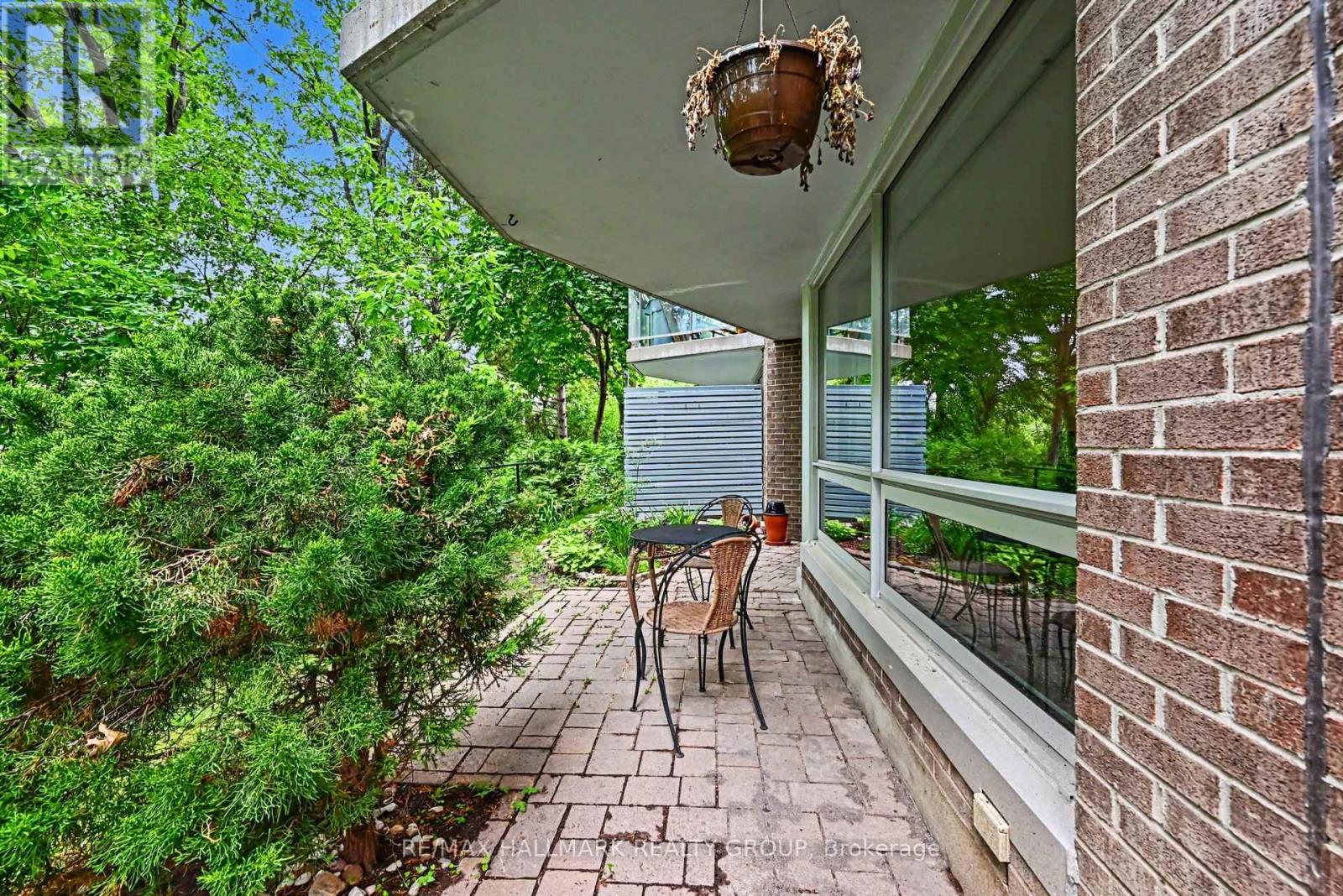#103 30 CHARLEVOIX STREET - 27