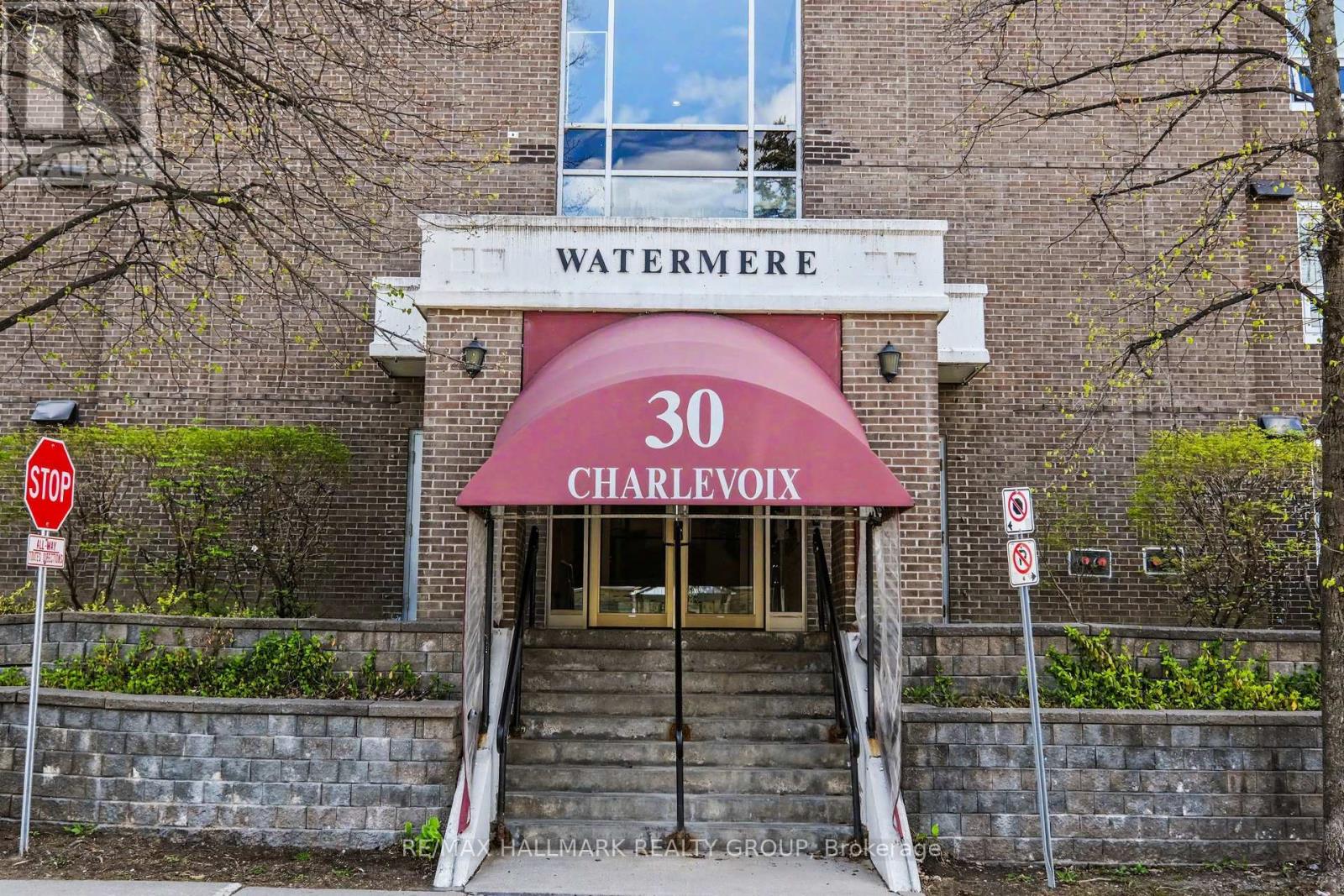 #103 30 CHARLEVOIX STREET - 3
