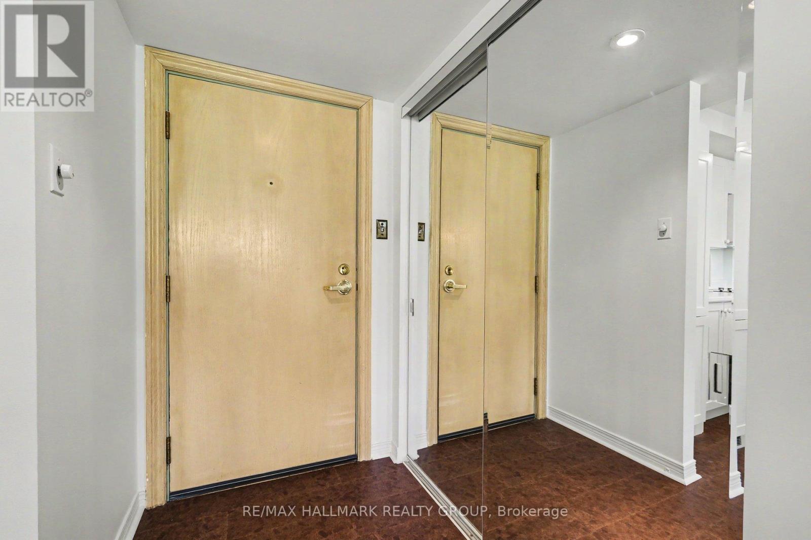 #103 30 CHARLEVOIX STREET - 4