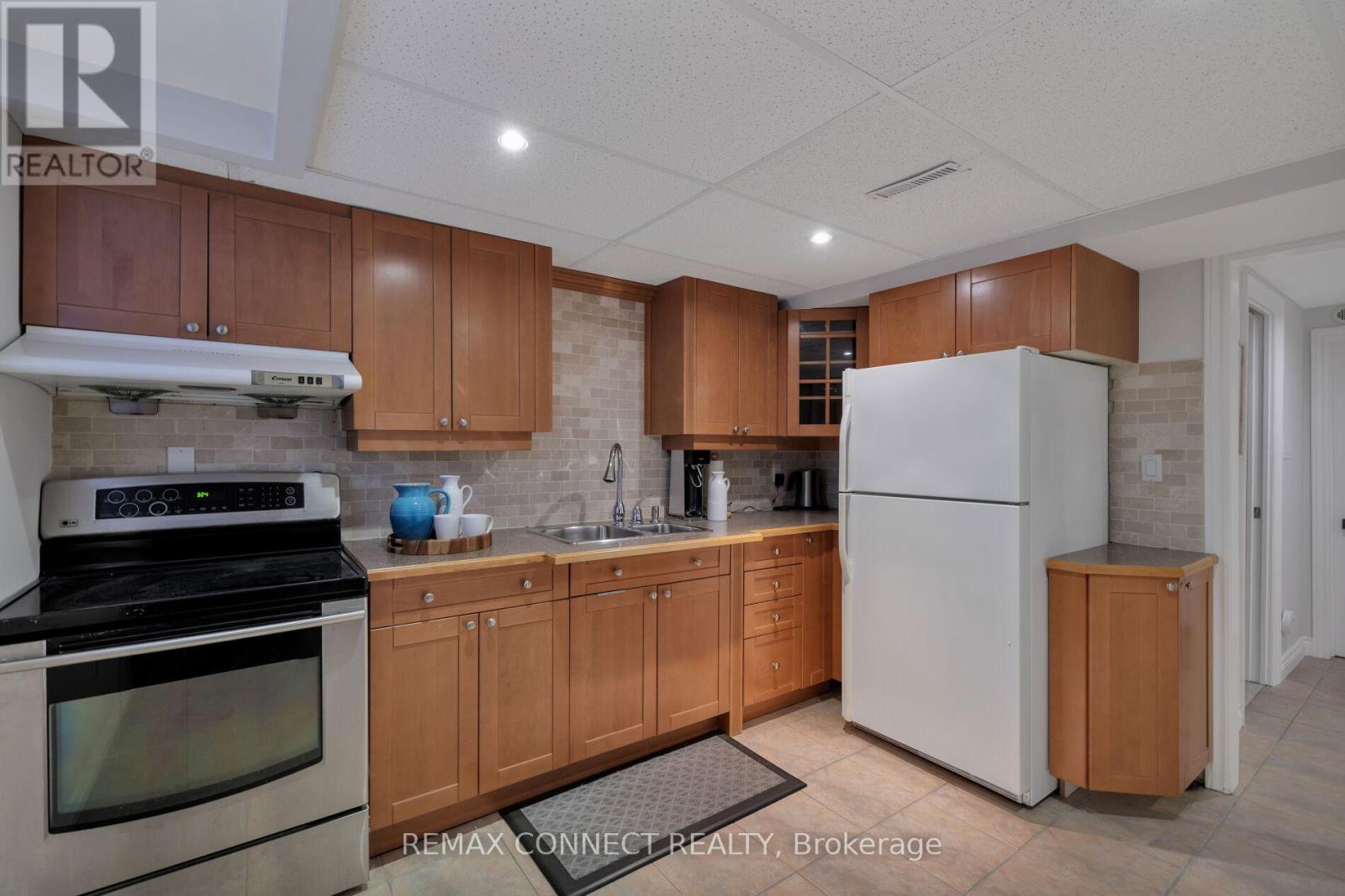 52 ANGUS DRIVE - 40