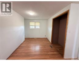 Bedroom - 151-201 37 Highway, Shaunavon, SK S0N2M0 Photo 11