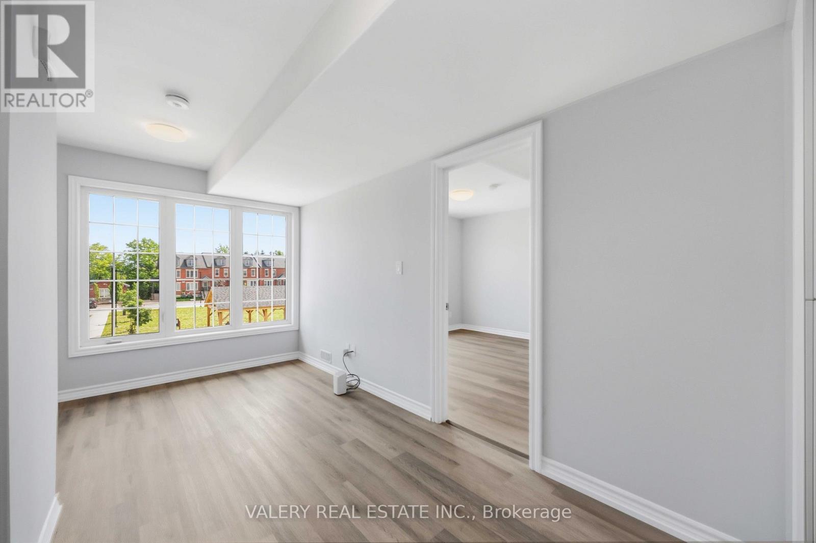 #7 250 PENETANGUISHENE ROAD - 12