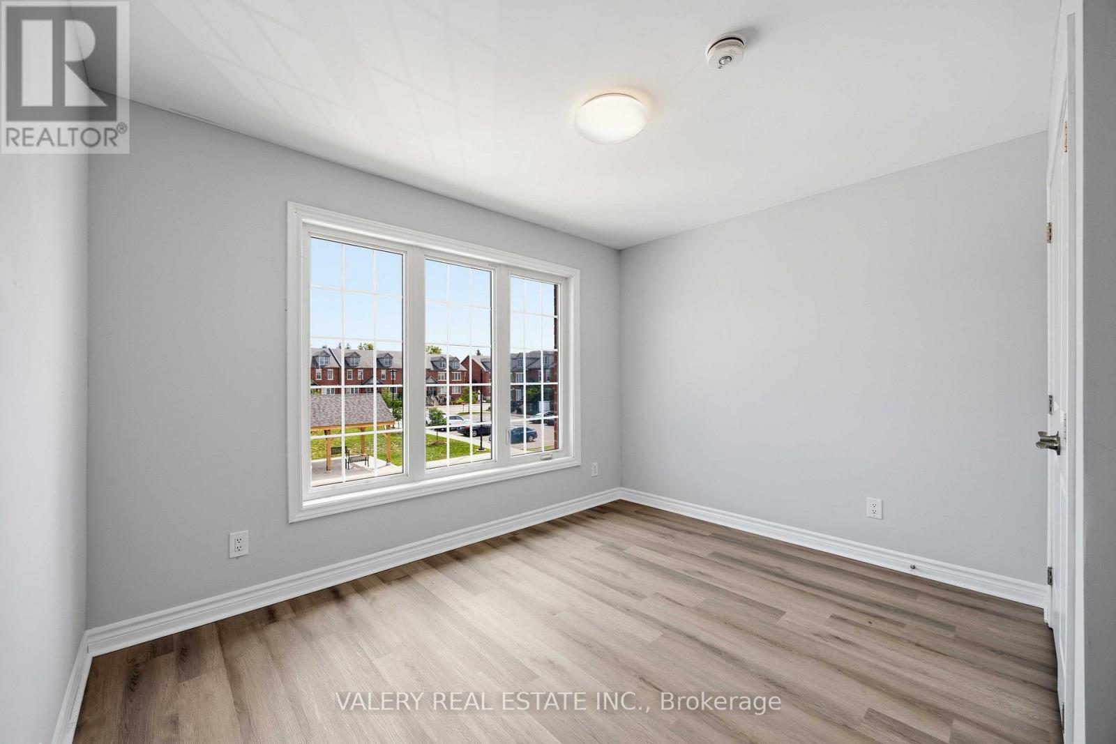 #7 250 PENETANGUISHENE ROAD - 13