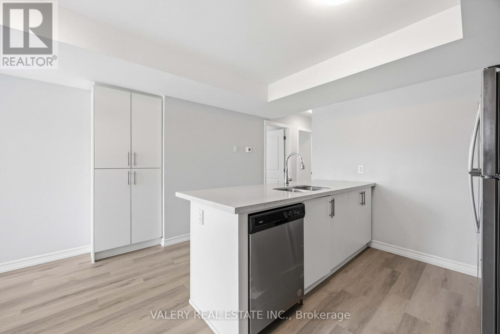 #7 250 PENETANGUISHENE ROAD - 14